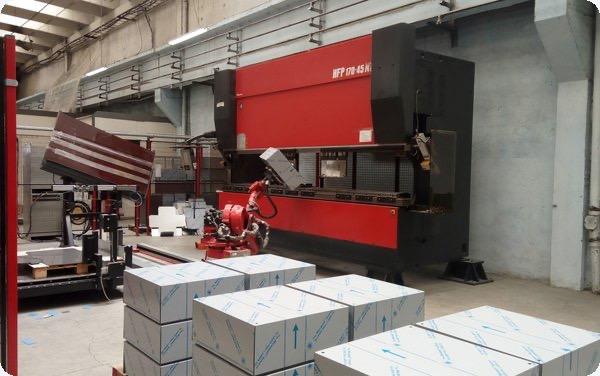 Amada HFP 170-45 NT robotised cell with an Astro-80 robot